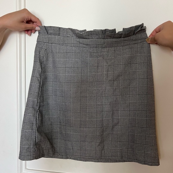 Mini Skirt - Picture 5 of 6